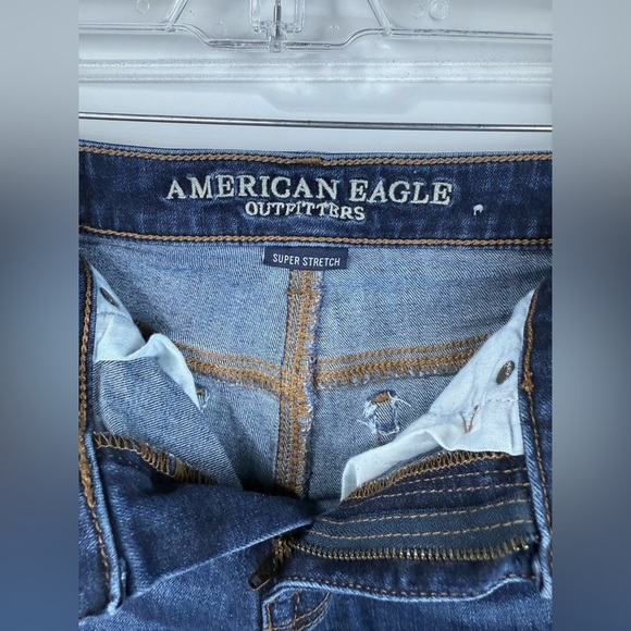 American Eagle women’s super stretch hi-rise cut off dark denim shorts. Size 00 - Picture 3 of 5